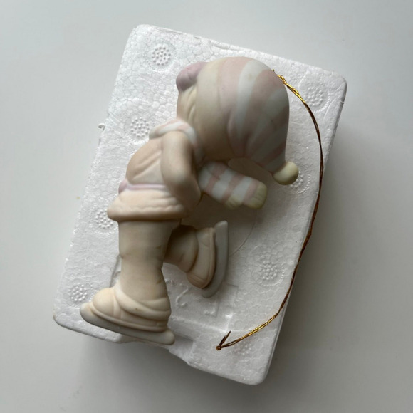 Precious Moments Dropping in for Christmas Ornament 1982 Vintage E-2369 - Picture 7 of 12